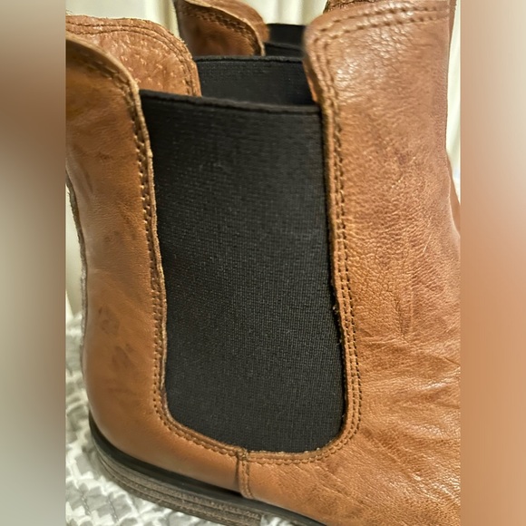 L’idea by Lori Jessy Chelsea Boots - Picture 4 of 15